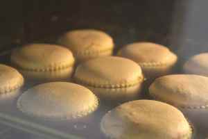 Baking Cupcakes Baking Cupcakes in the Oven
