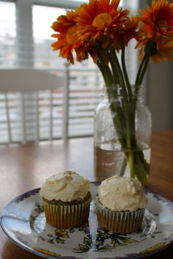 Cupcakes & Flowers Cupcakes & Flowers